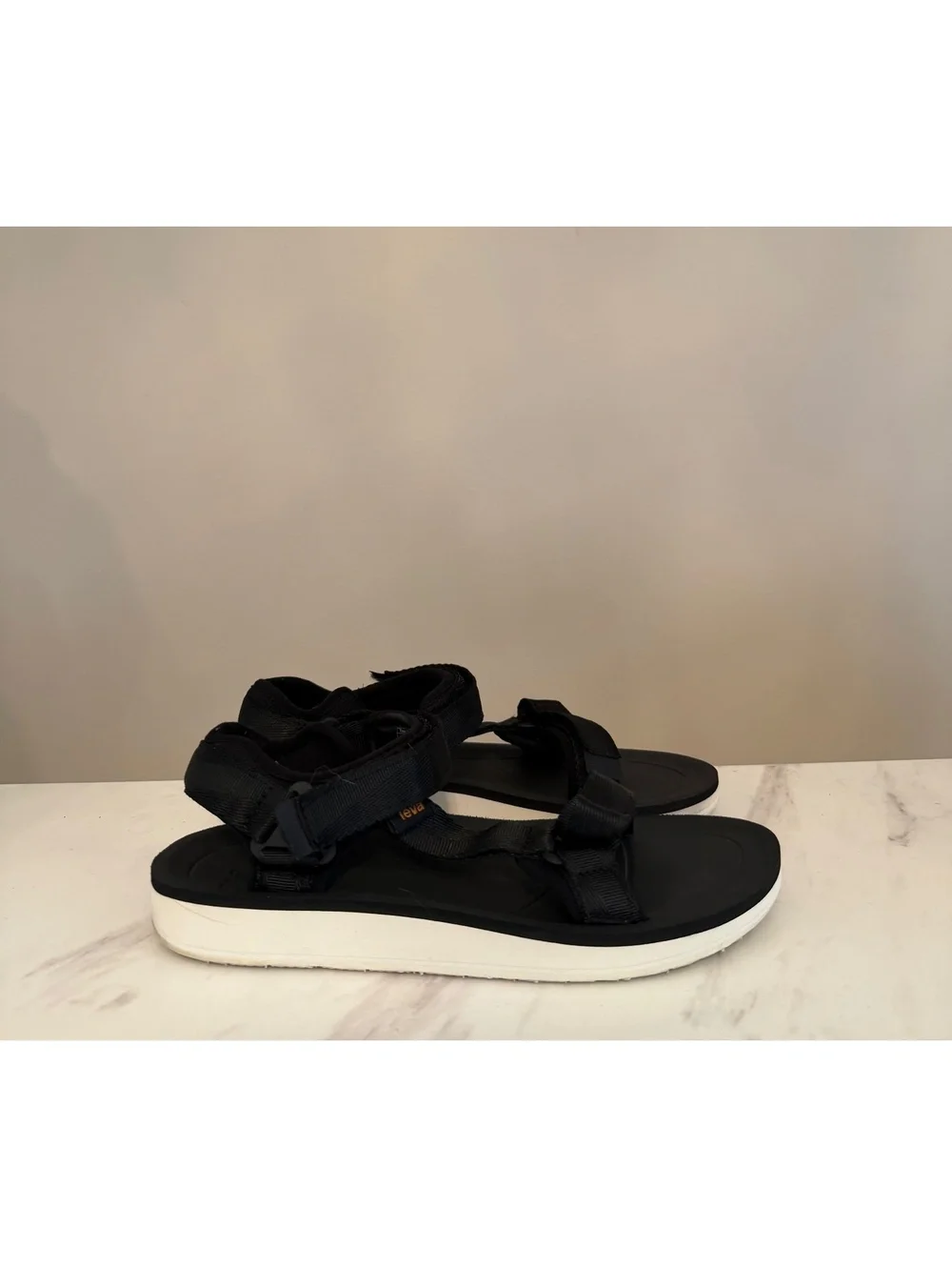 Teva Universal Premier Black Strappy Sandals Women's Size 9 (1016935)